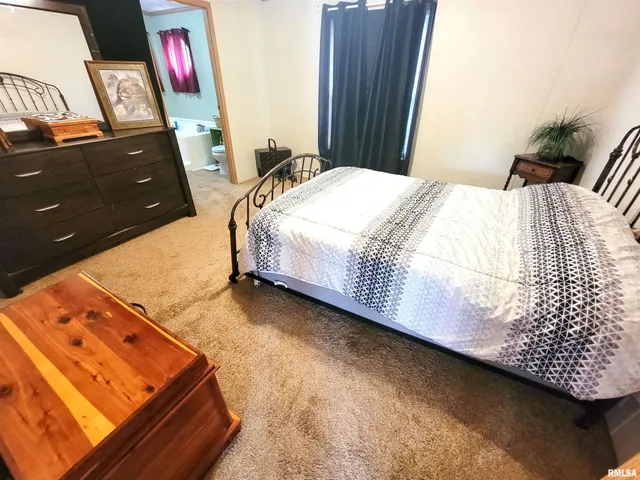 $90,000 | 345 Flora Avenue, Flora, IL 62839