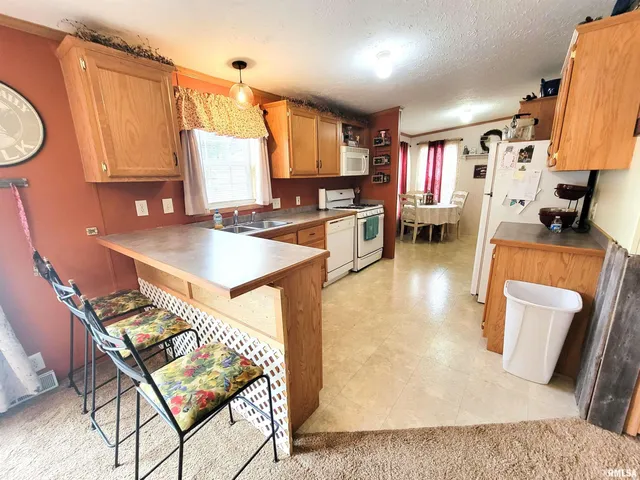 $90,000 | 345 Flora Avenue, Flora, IL 62839