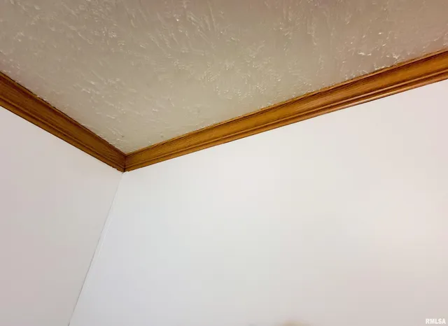 $90,000 | 345 Flora Avenue, Flora, IL 62839