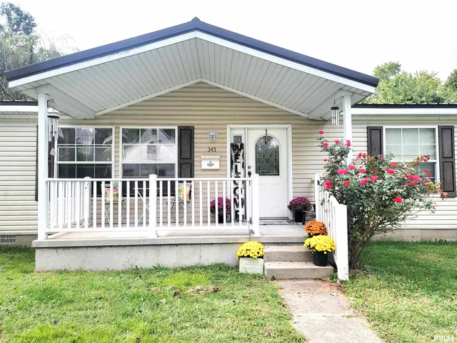 $90,000 | 345 Flora Avenue, Flora, IL 62839