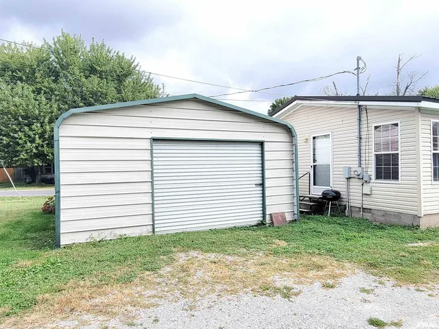 $90,000 | 345 Flora Avenue, Flora, IL 62839