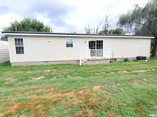 $90,000 | 345 Flora Avenue, Flora, IL 62839