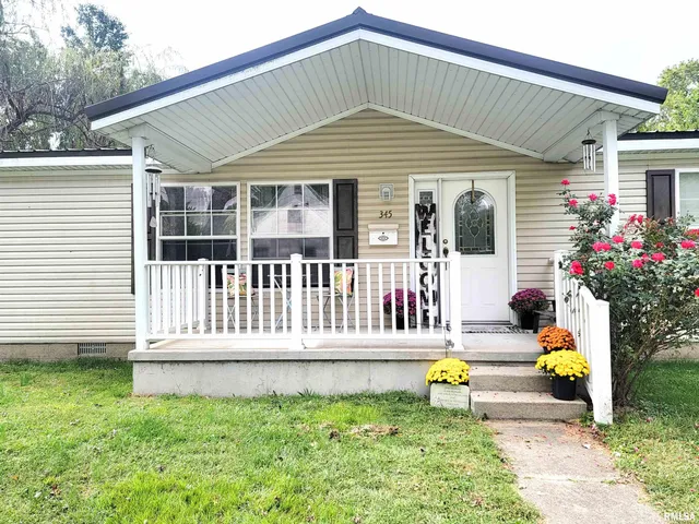 $90,000 | 345 Flora Avenue, Flora, IL 62839