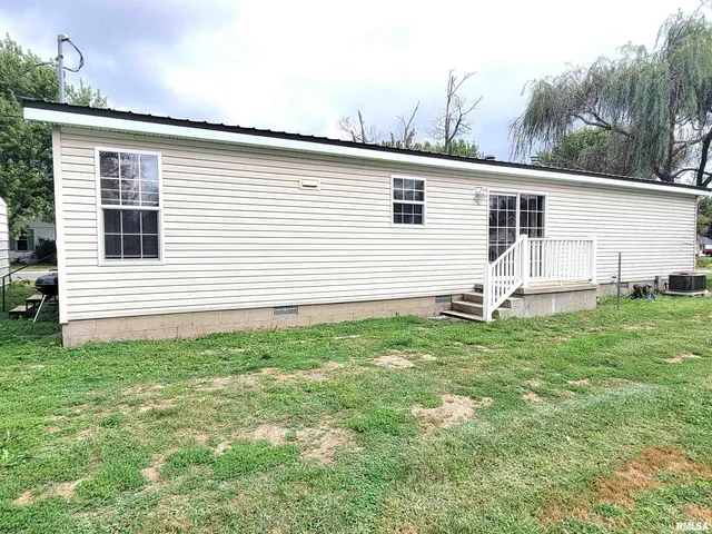 $90,000 | 345 Flora Avenue, Flora, IL 62839