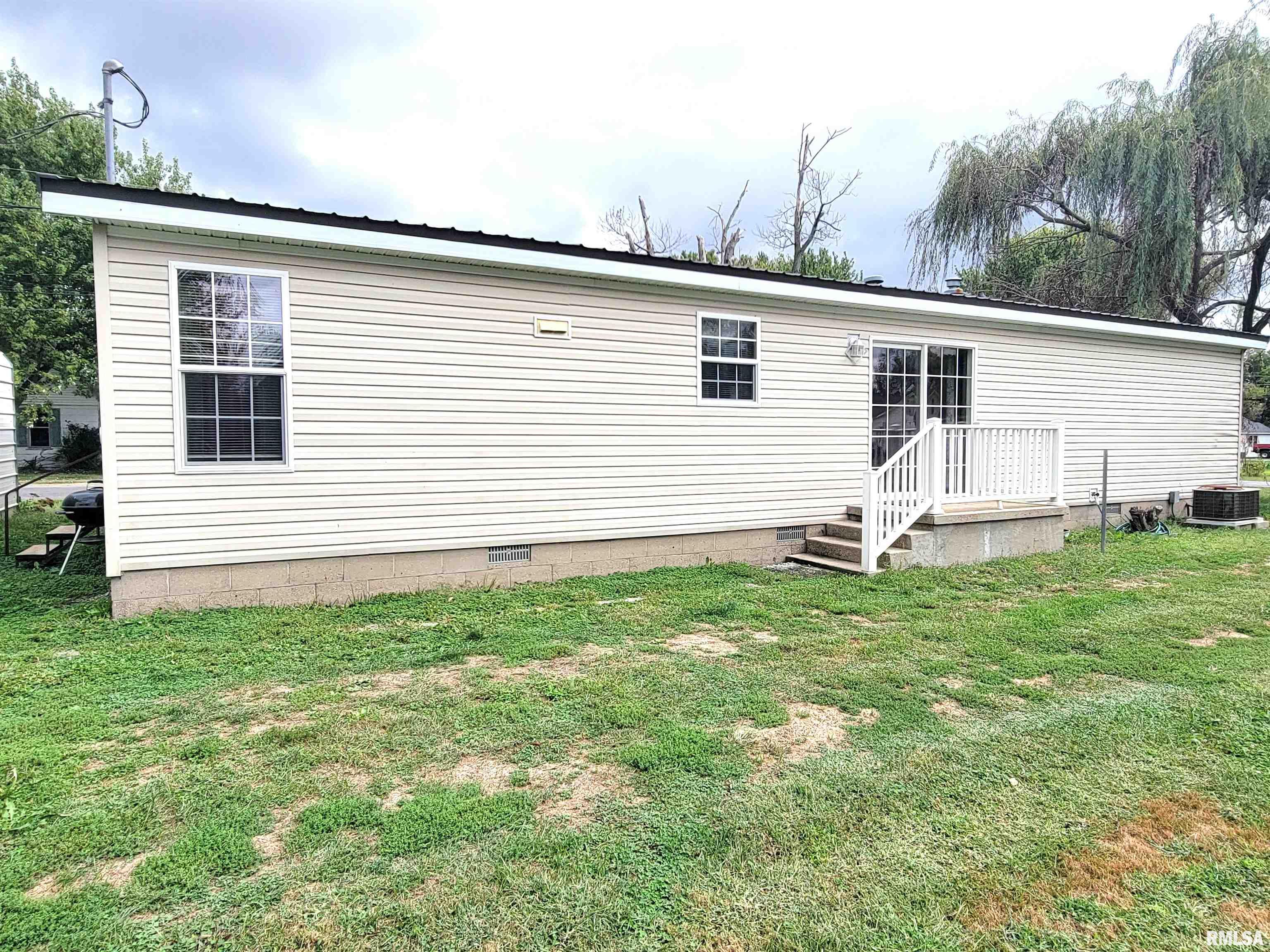 345 Flora Avenue Flora, IL 62839 - Photo 8 of 59