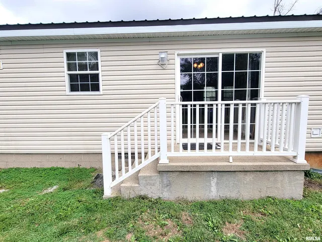 $90,000 | 345 Flora Avenue, Flora, IL 62839