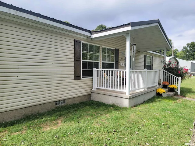 $90,000 | 345 Flora Avenue, Flora, IL 62839