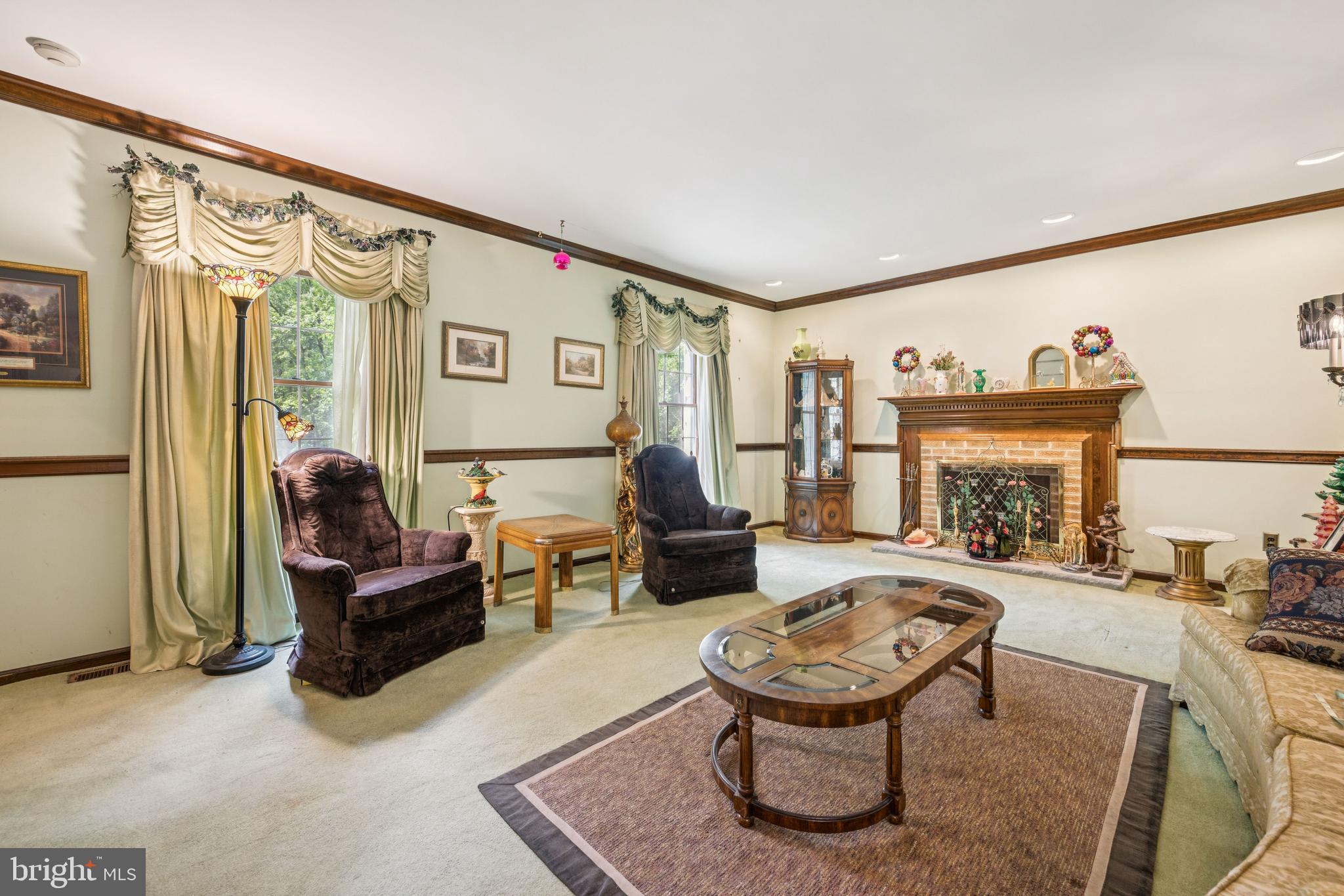 1 Dickson Drive Medford, NJ 08055 - Photo 5 of 38 Living Room Crown Molding & Chair rail