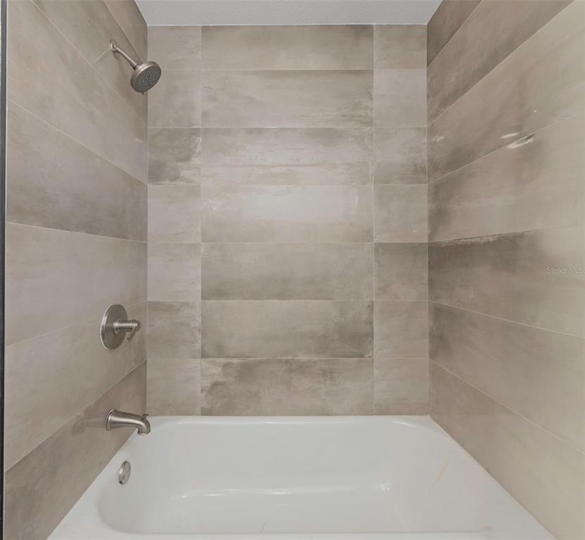 11419 47th Avenue North St. Petersburg, FL 33708 - Photo 37 of 94 a close view of a bathtub in bathroom