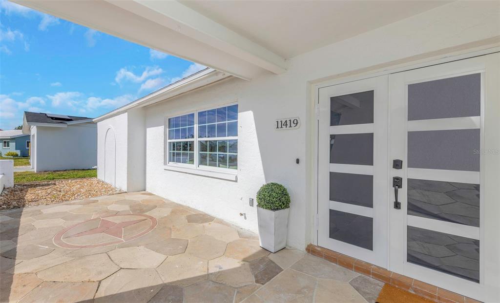 11419 47th Avenue North St. Petersburg, FL 33708 - Photo 8 of 94 a view of an empty room with a window