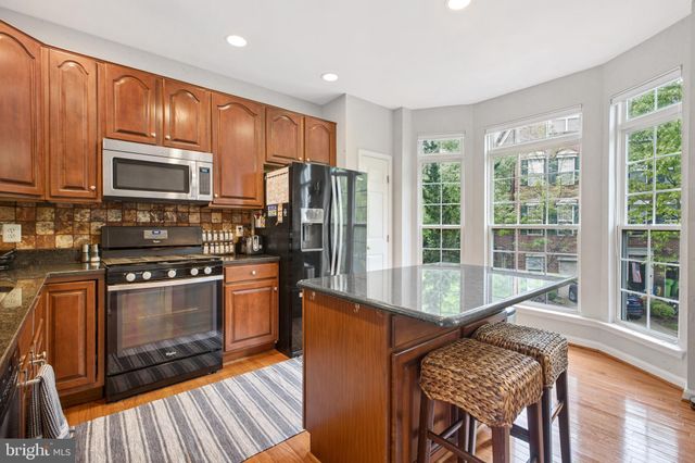 $825,000 | 152 Martin Lane, Alexandria, VA 22304