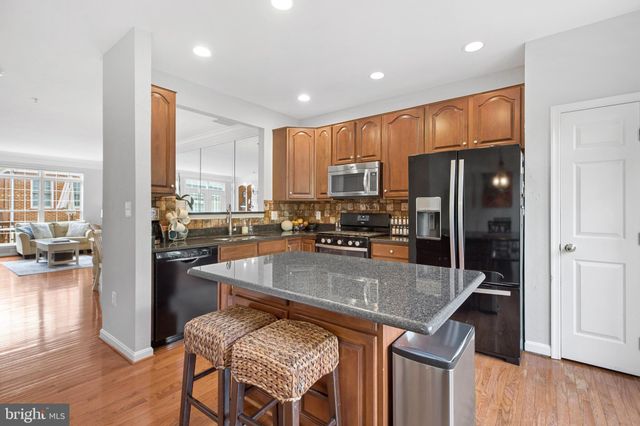 $825,000 | 152 Martin Lane, Alexandria, VA 22304