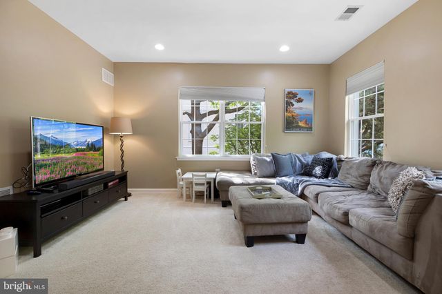 $825,000 | 152 Martin Lane, Alexandria, VA 22304