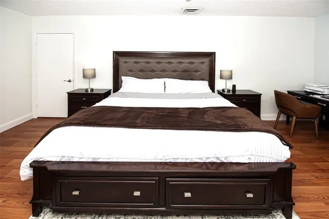 a view of a yard in front of a house