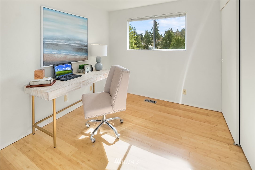 21900 Meridian Avenue South Bothell, WA 98021 - Photo 11 of 20 a workspace with furniture and window