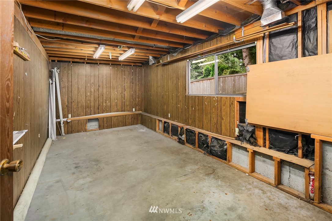 21900 Meridian Avenue South Bothell, WA 98021 - Photo 16 of 20 a view of balcony with furniture