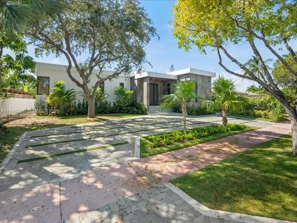 a view of a house with a backyard