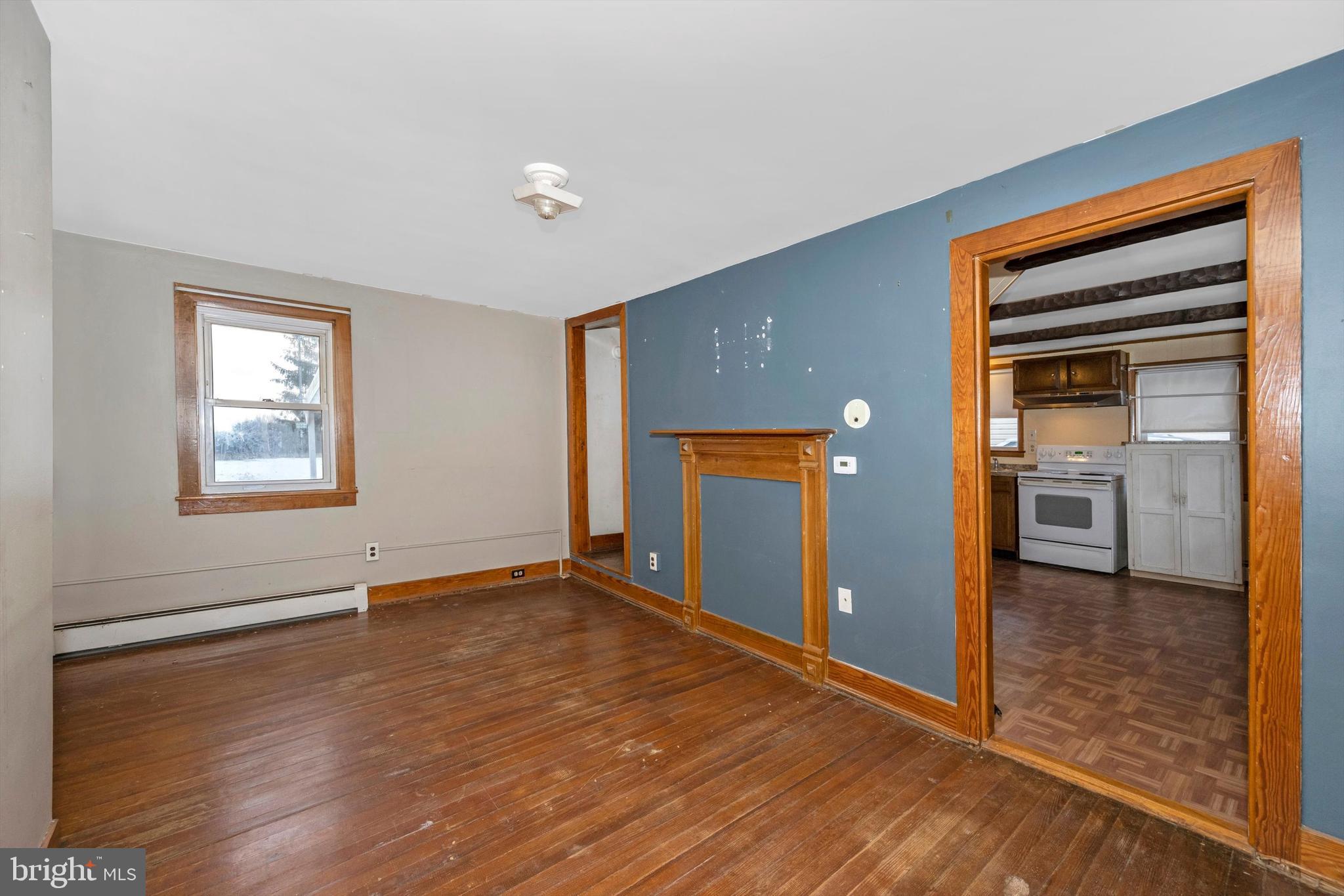 11027 Powell Road Thurmont, MD 21788 - Photo 11 of 60 Licving Room