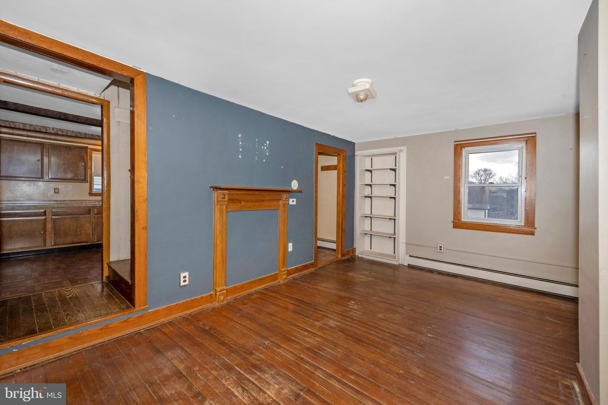 11027 Powell Road Thurmont, MD 21788 - Photo 12 of 60 Living Room