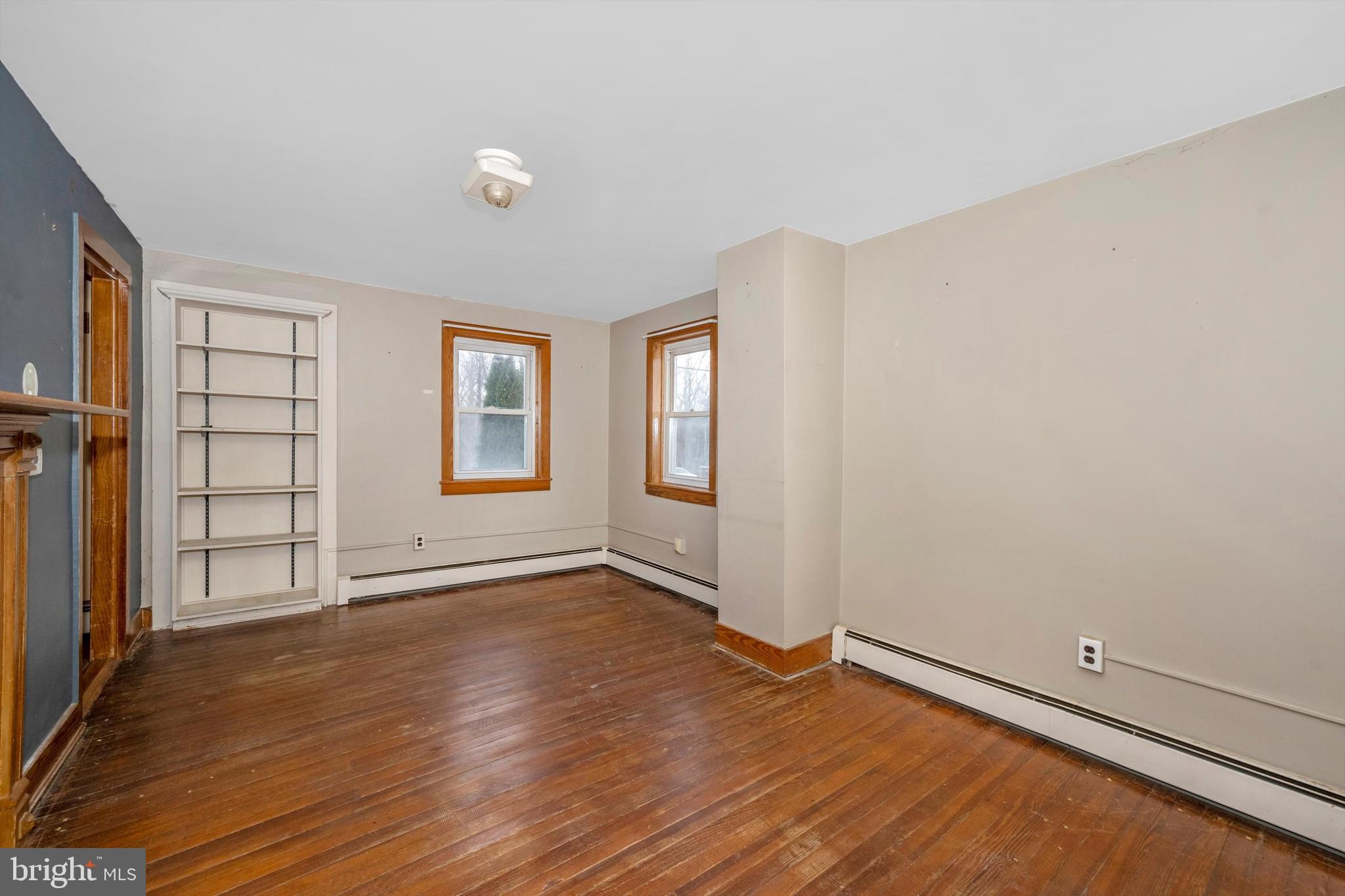 11027 Powell Road Thurmont, MD 21788 - Photo 14 of 60 Living Room