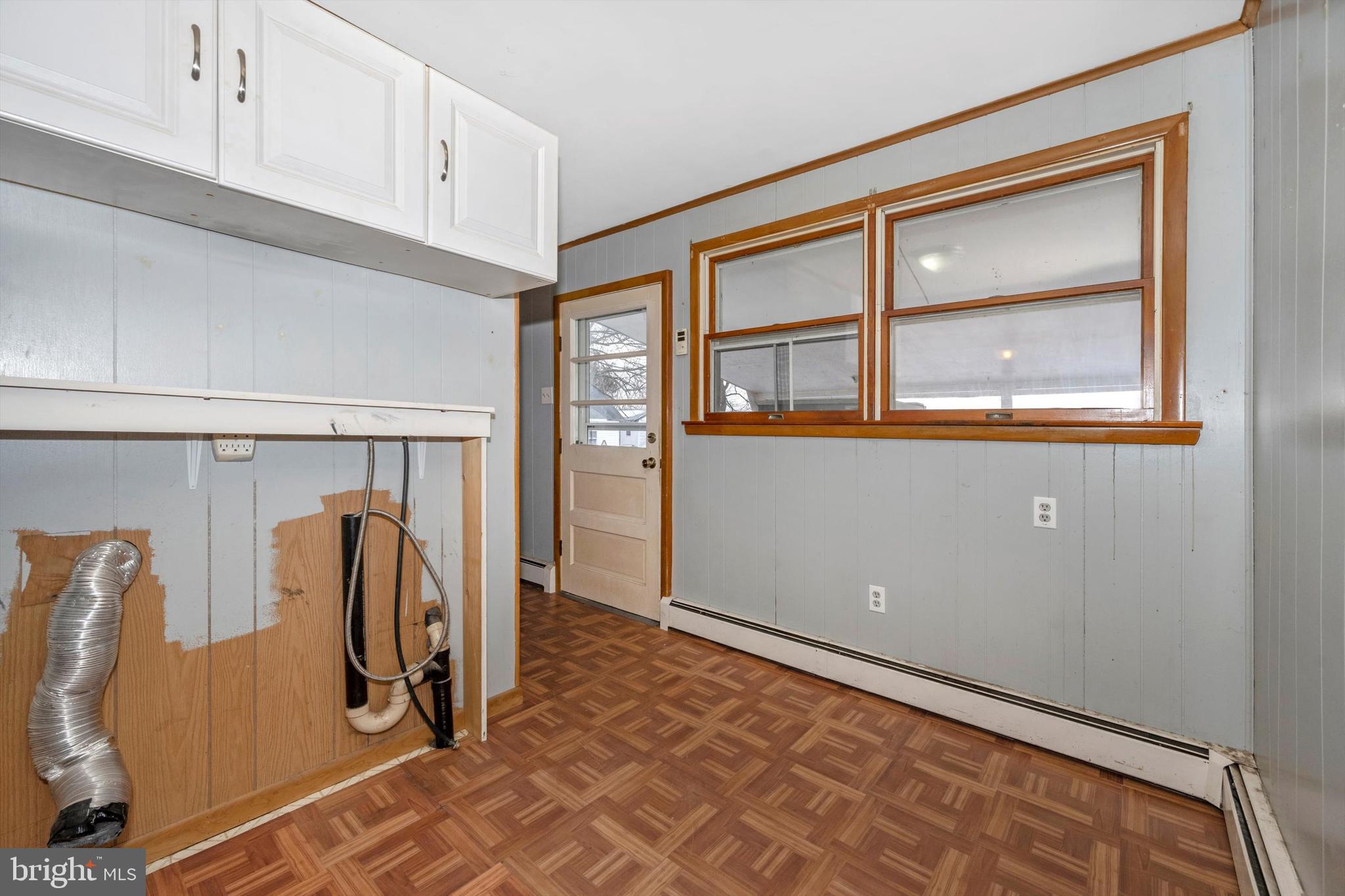 11027 Powell Road Thurmont, MD 21788 - Photo 25 of 60 Laundry/Mud room
