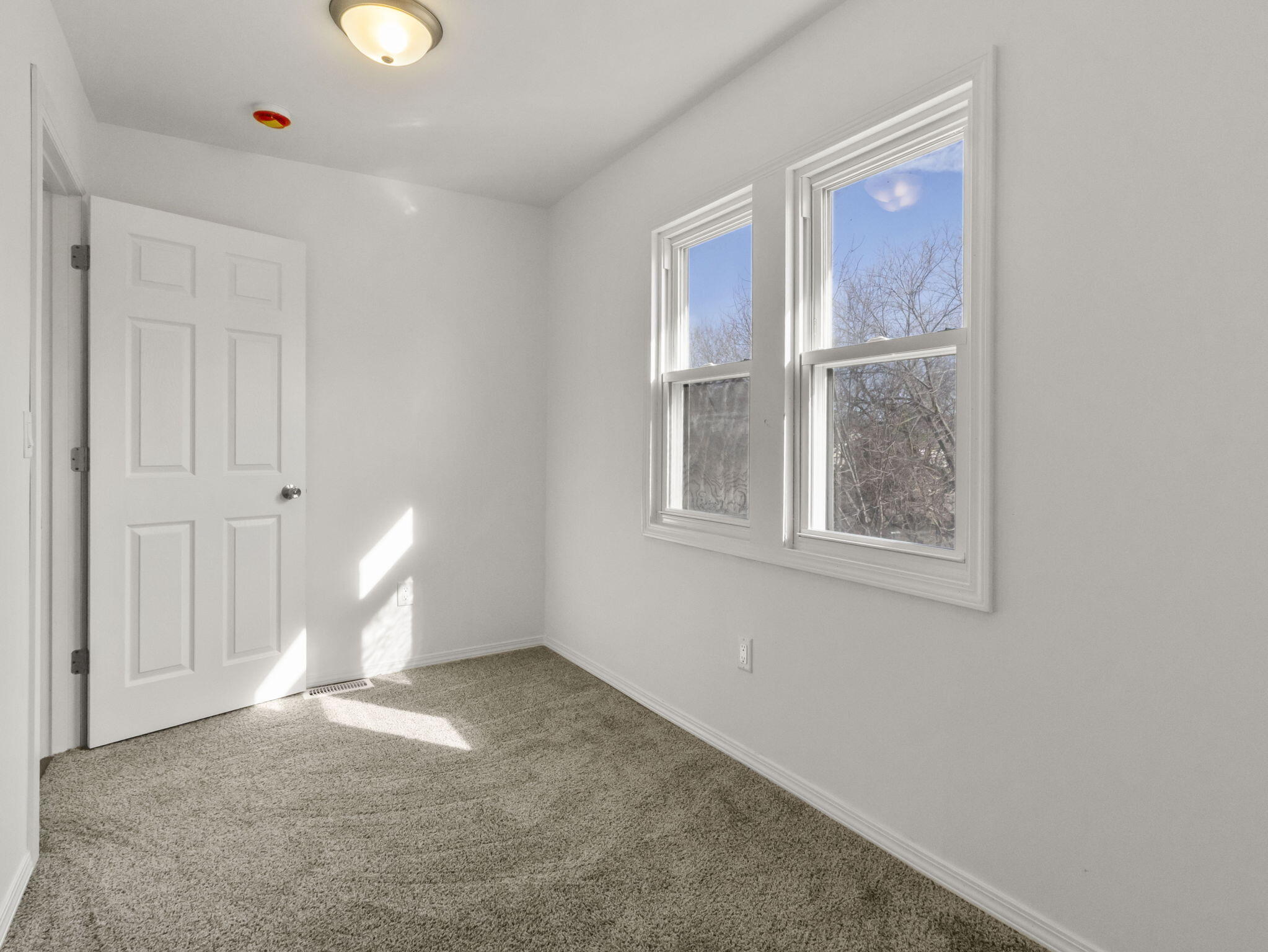 4860 North 20th Street Milwaukee, WI 53209 - Photo 27 of 35 26-web-or-mls-IMG_5092