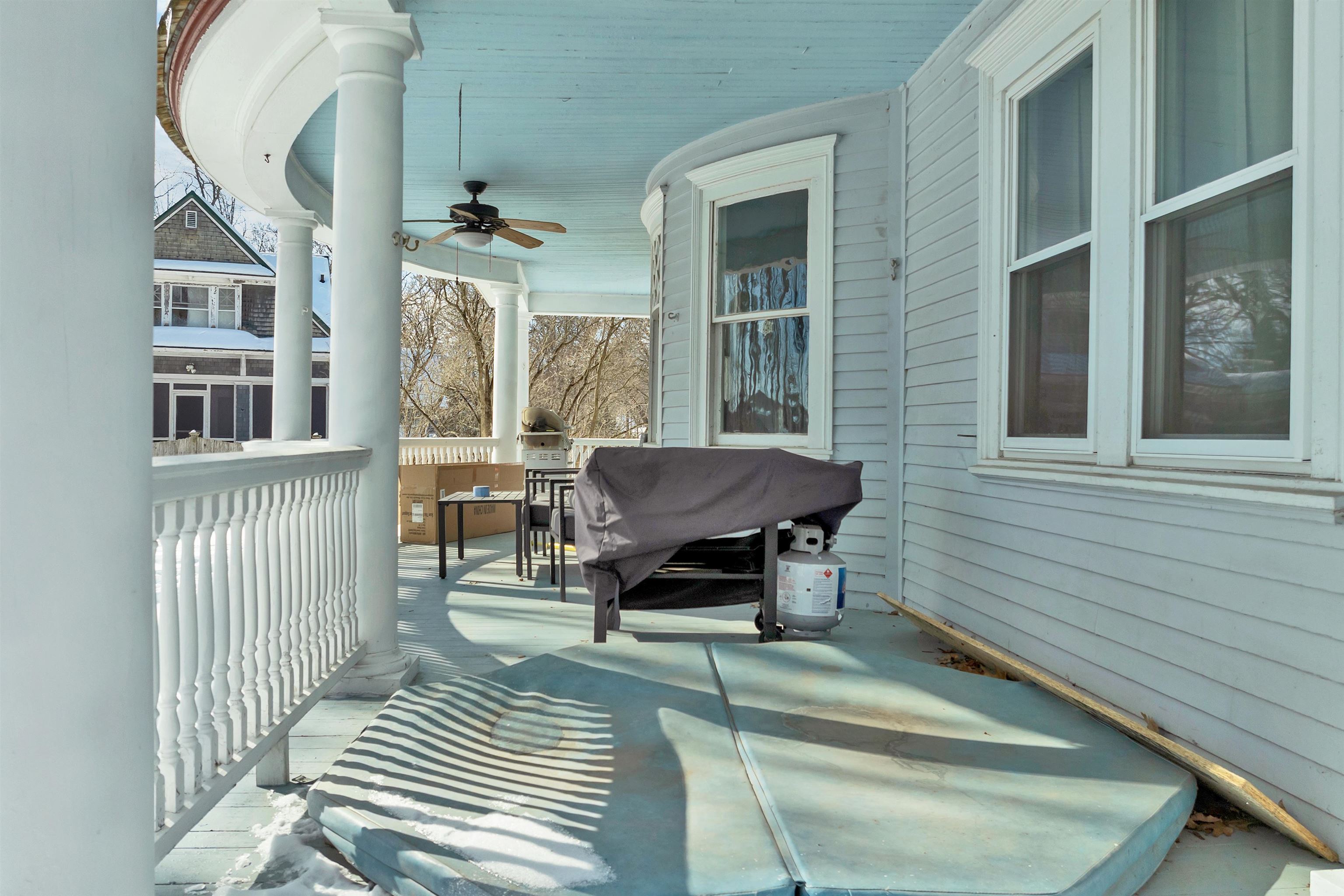 69 Cheney Street Franklin, NH 03235 - Photo 4 of 44