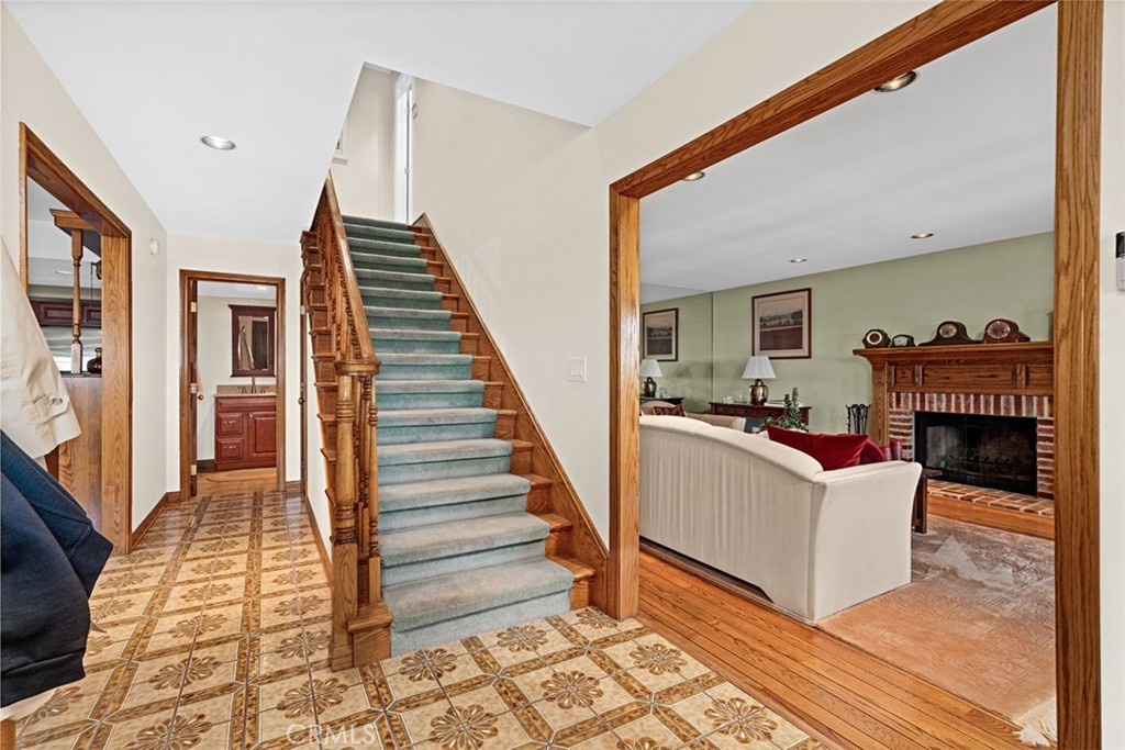 1746 Rudell Road Burbank, CA 91501 - Photo 10 of 41