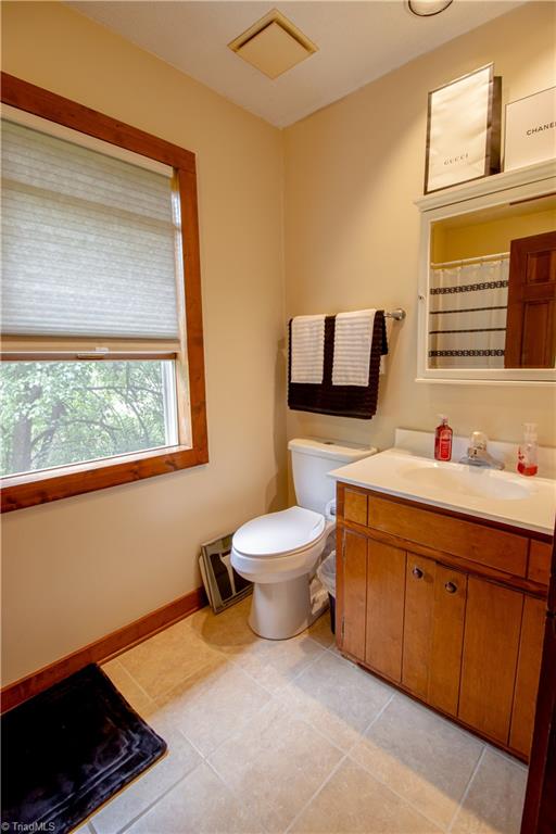325 South Edgewood Road Eden, NC 27288 - Photo 12 of 29 full bath in hallway upper level