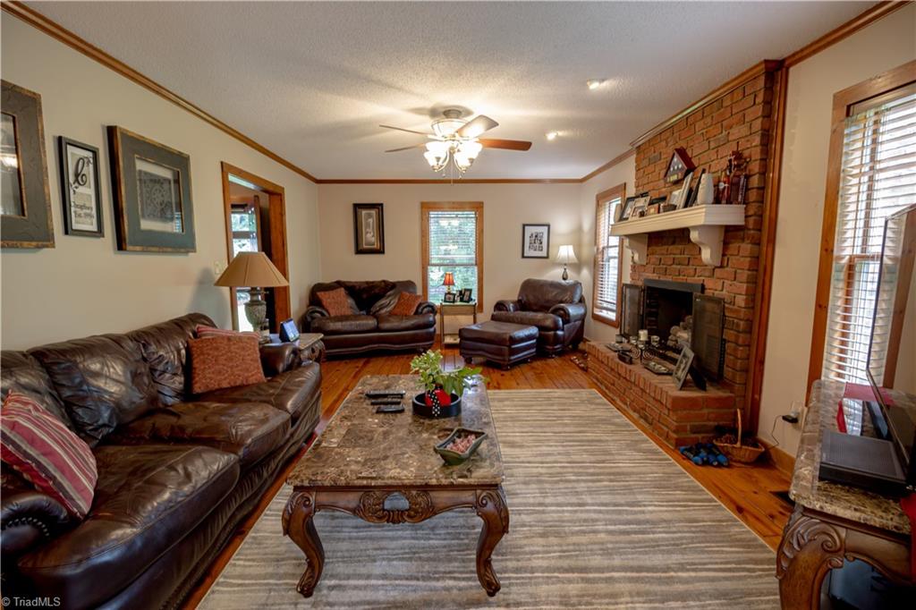 325 South Edgewood Road Eden, NC 27288 - Photo 3 of 29 additional view of living room