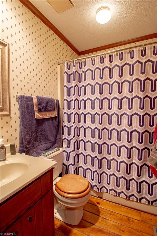 325 South Edgewood Road Eden, NC 27288 - Photo 5 of 29 full bath next to office or guest room