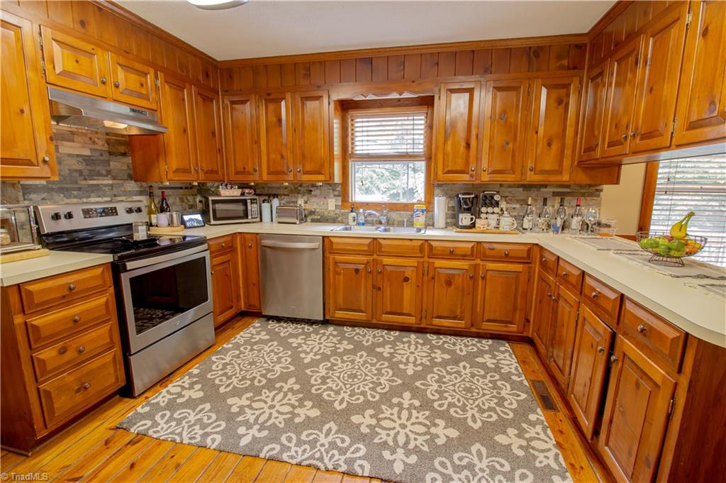325 South Edgewood Road Eden, NC 27288 - Photo 7 of 29 large kitchen, lots of cabinet space with stainless range, dishwasher and refrigerator included