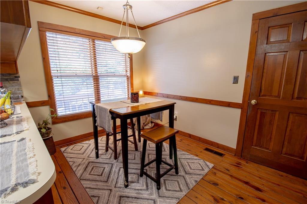 325 South Edgewood Road Eden, NC 27288 - Photo 8 of 29 breakfast area