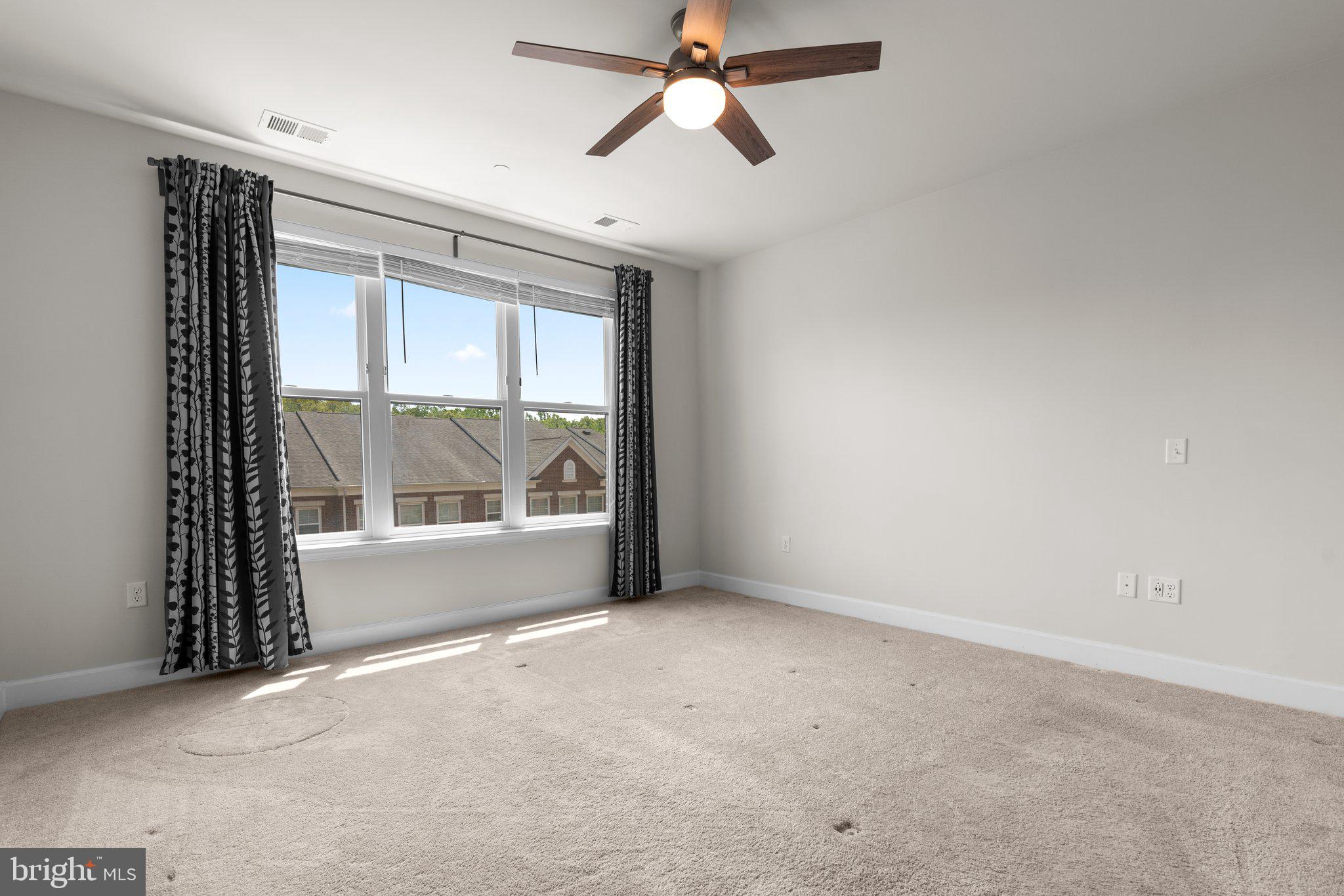2960 Vaden Drive, Unit 2312 Fairfax, VA 22031 - Photo 27 of 46 an empty room with a window