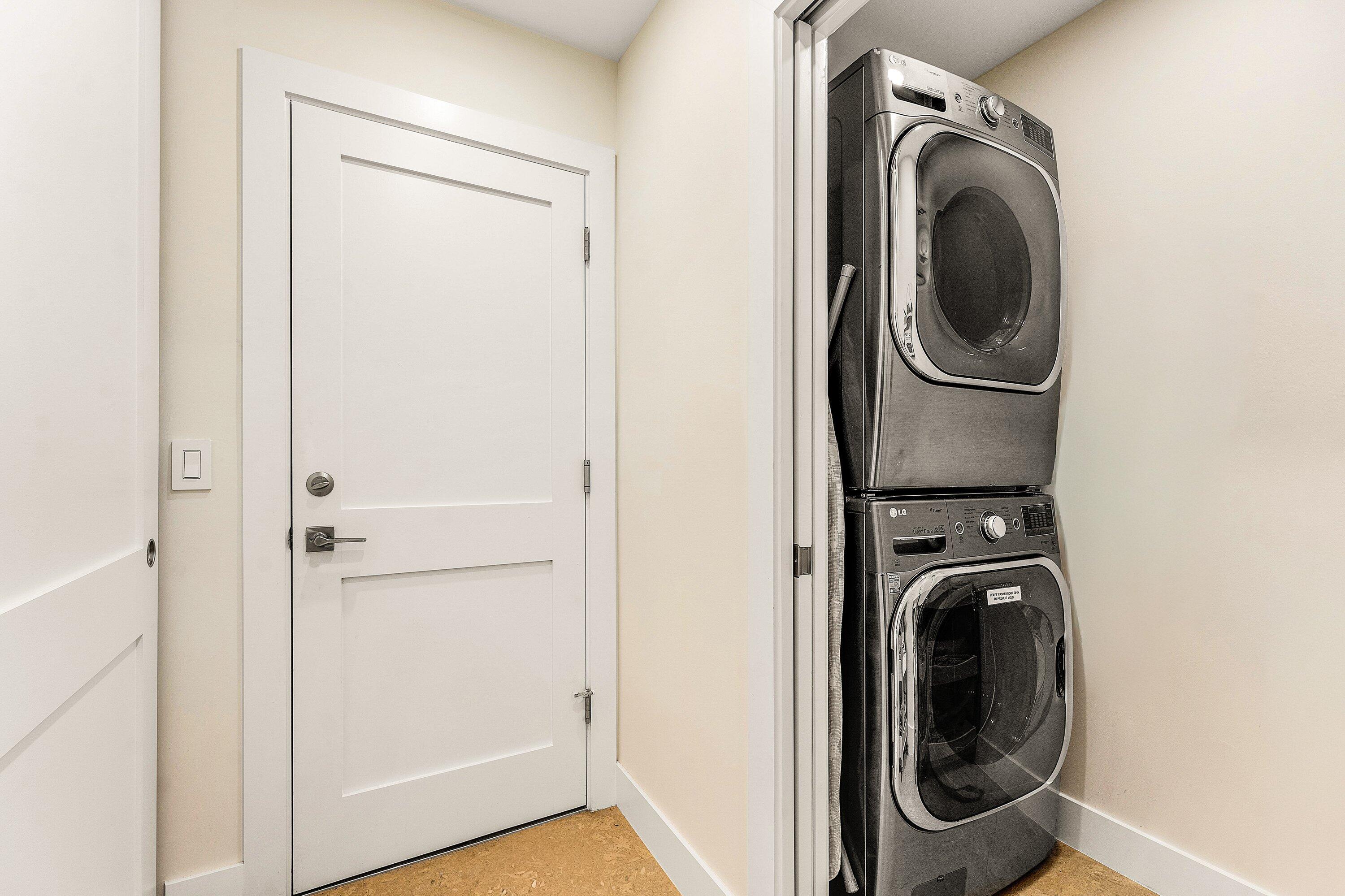 1070 Marble Way Boca Raton, FL 33432 - Photo 27 of 39 a utility room with dryer and washer