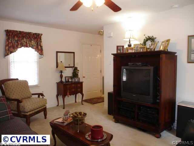 9601 Lockberry Ridge Loop Richmond, VA 23237 - Photo 8 of 8 Living Room