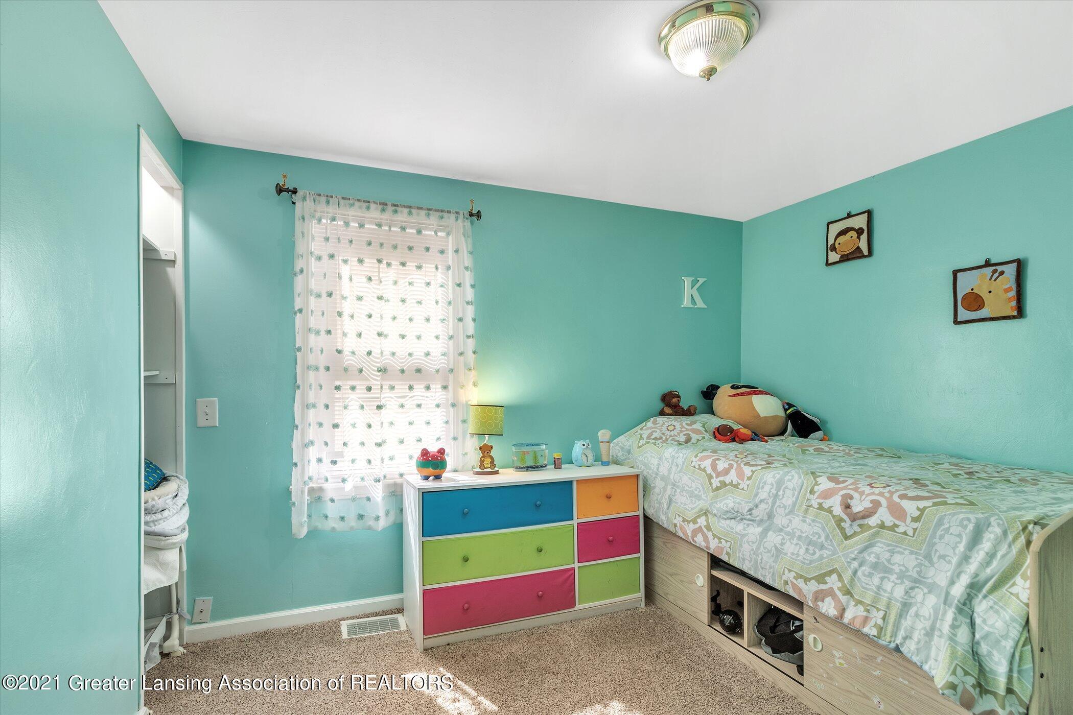 1021 Westfield Road Lansing, MI 48917 - Photo 19 of 42 19-1021-Westfield-Rd-WindowStill-Real-Es
