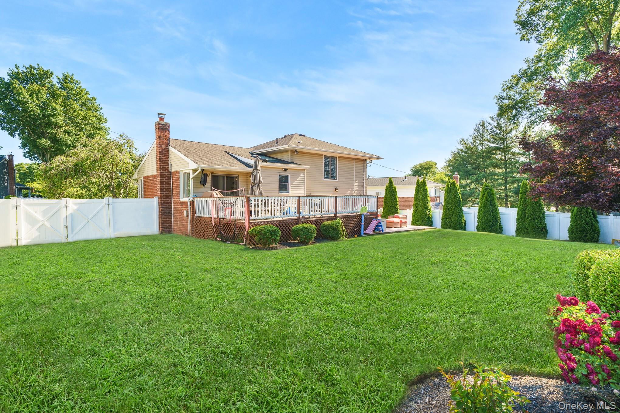 9 Wayne Place Commack, NY 11725 - Photo 30 of 36