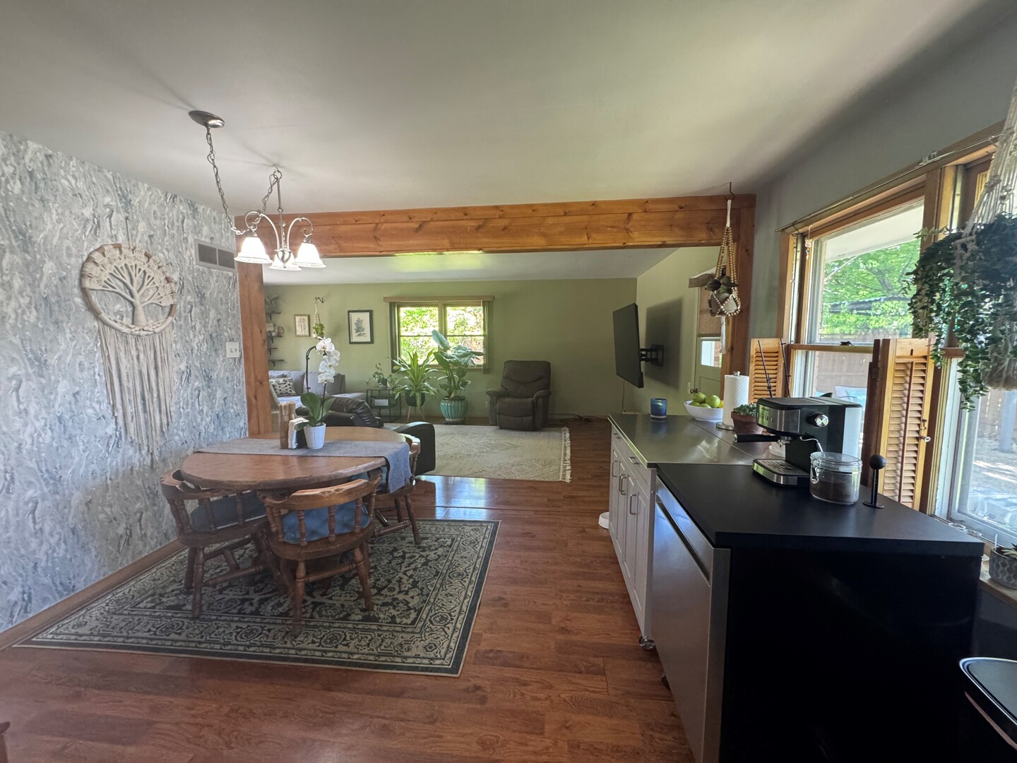 405 Prairie Court Streator, IL 61364 - Photo 9 of 16 a dining room with furniture and a large window