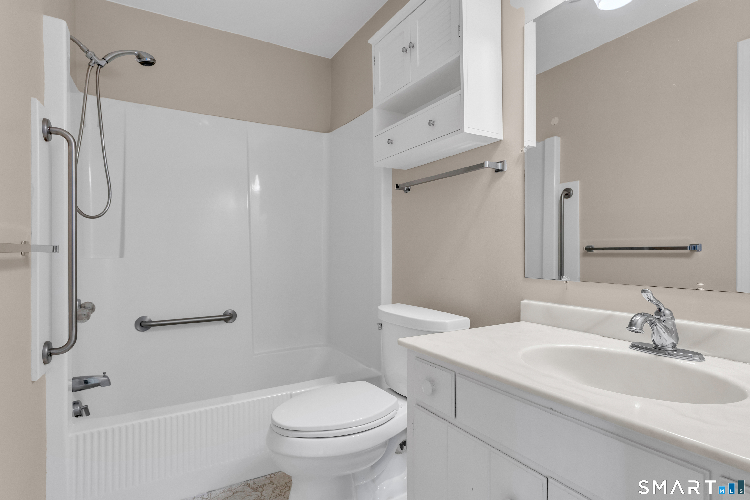 23 Hampshire Road, Unit 23 Madison, CT 06443 - Photo 30 of 39 Primary full bath