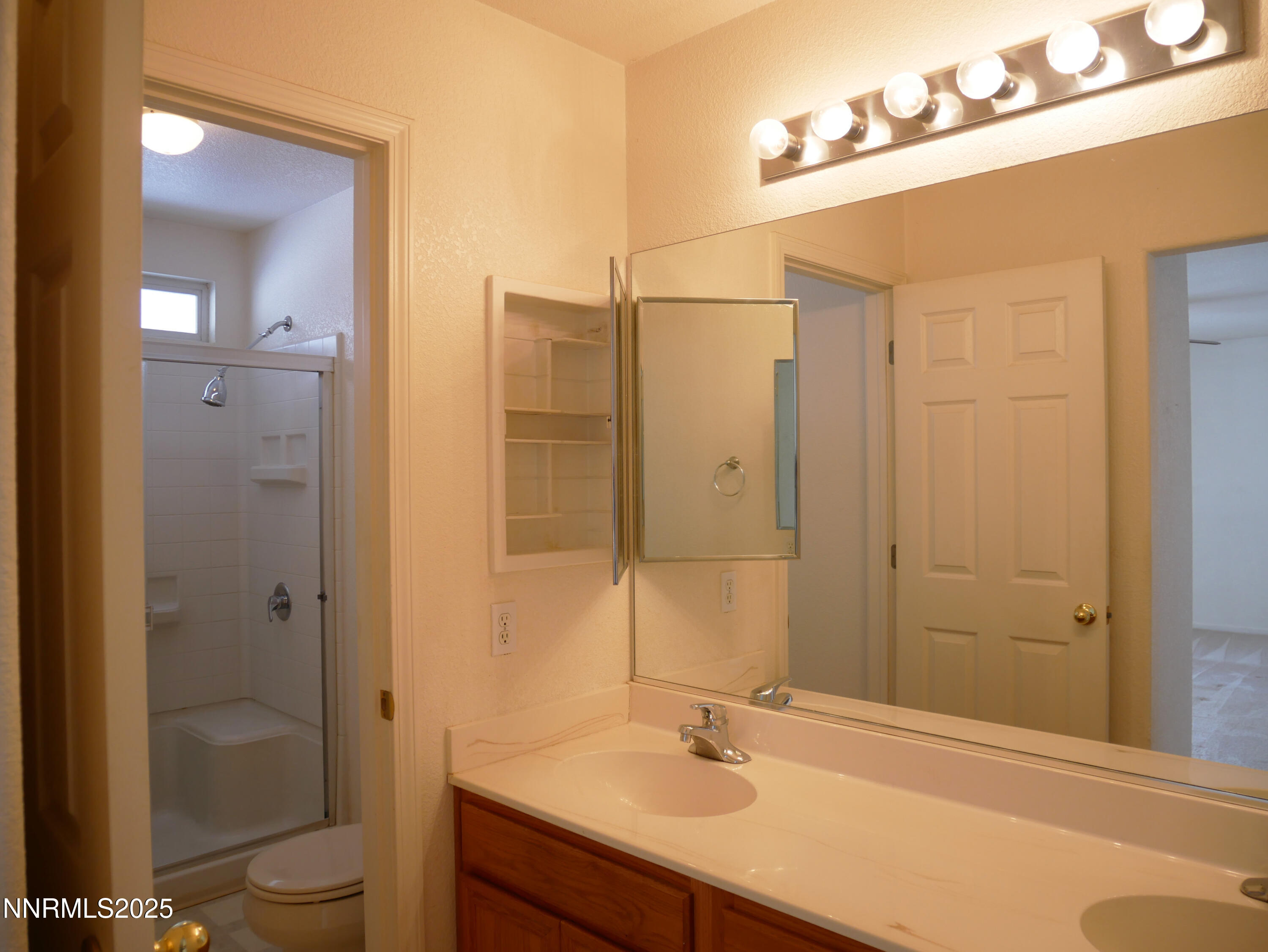 17320 Magnetite Drive Reno, NV 89508 - Photo 24 of 43 Master Bath 1
