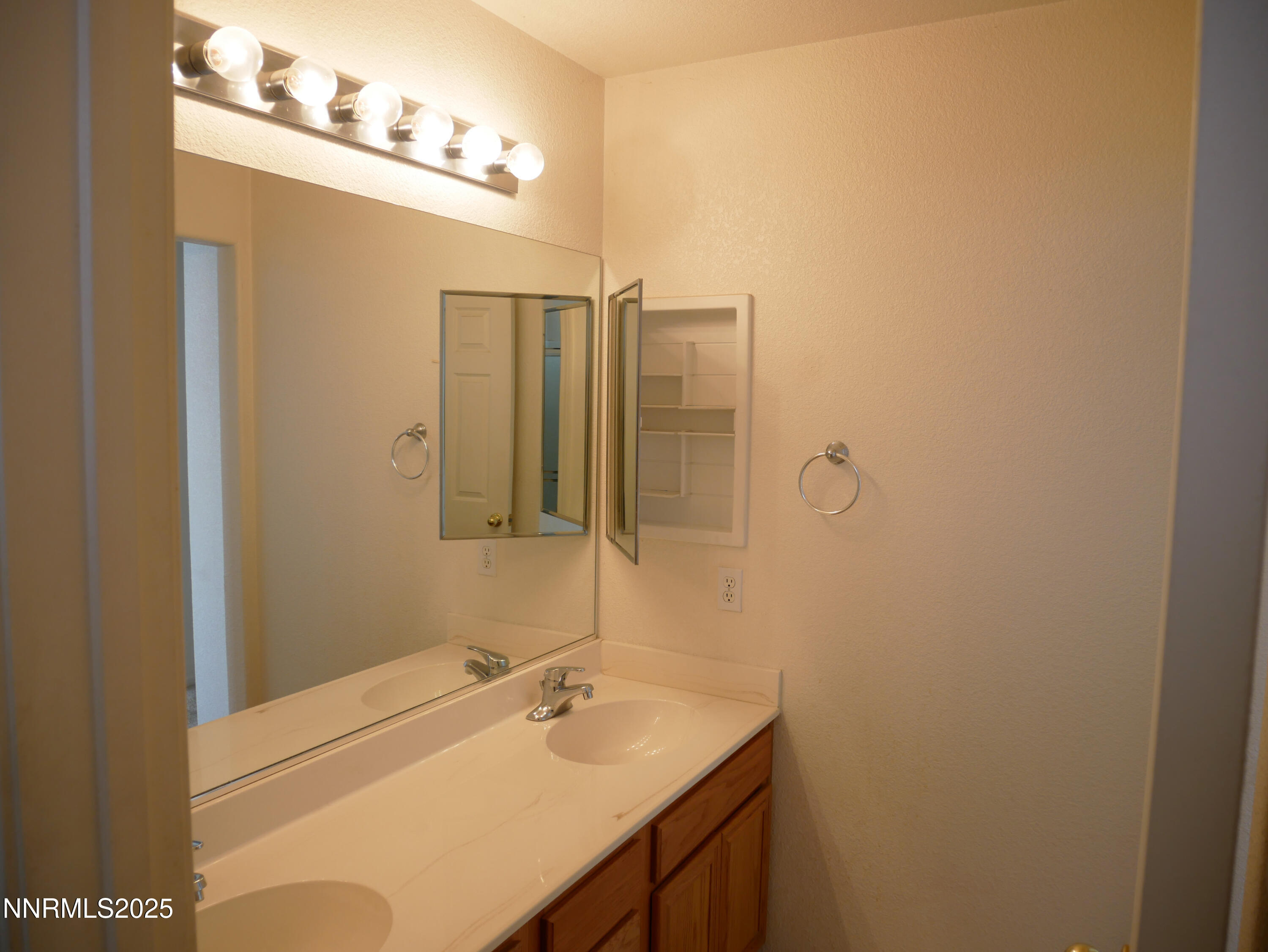 17320 Magnetite Drive Reno, NV 89508 - Photo 25 of 43 Master Bath 2