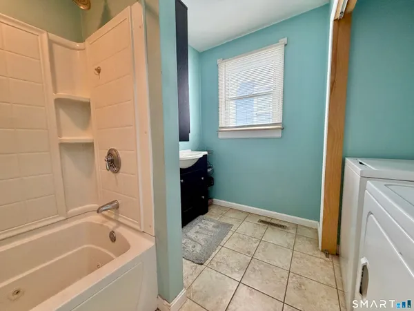 $295,000 | 124 South Main Street, Brooklyn, CT 06234