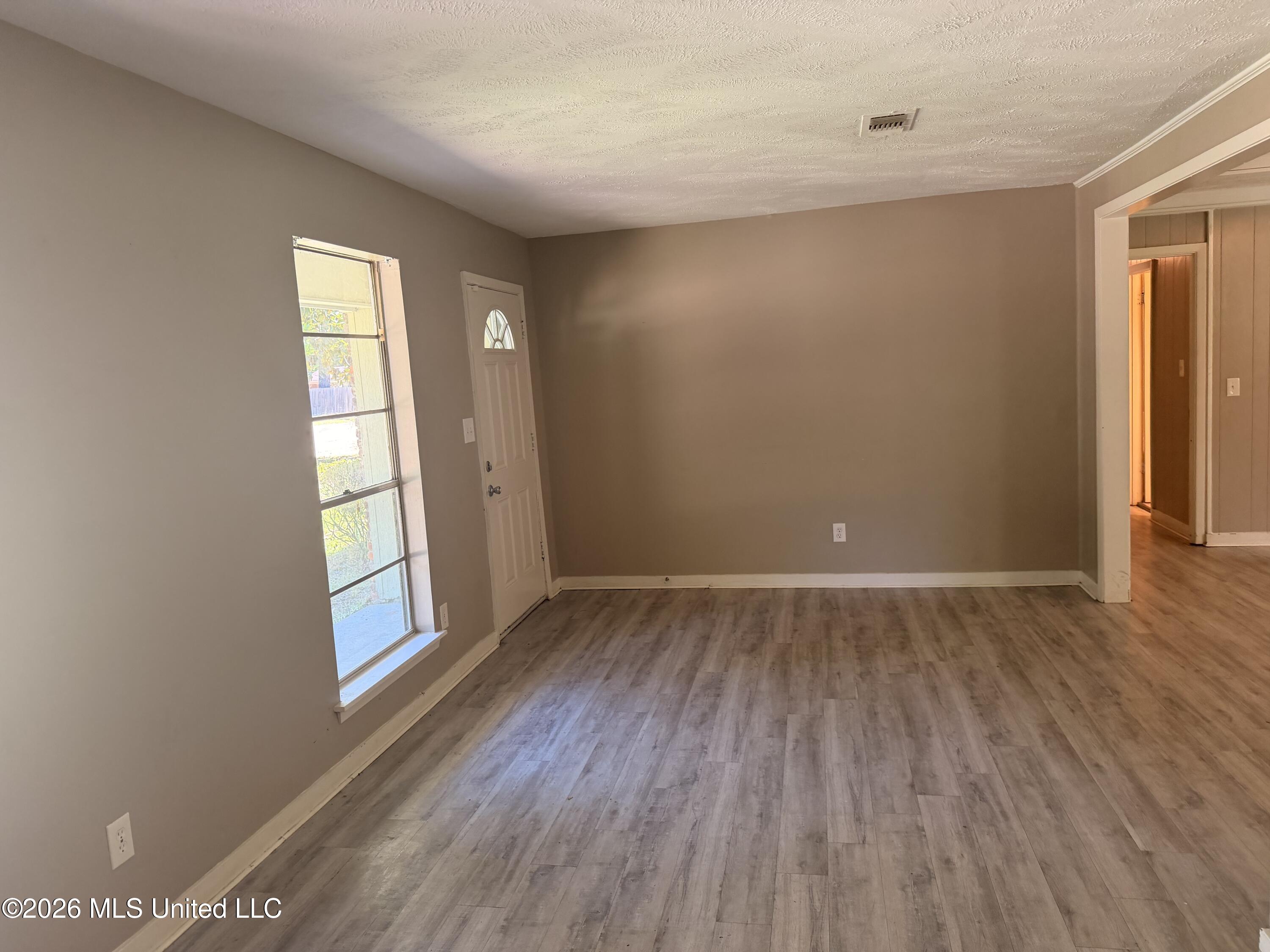 2229 Scanlon Drive Jackson, MS 39204 - Photo 2 of 16 IMG_4793