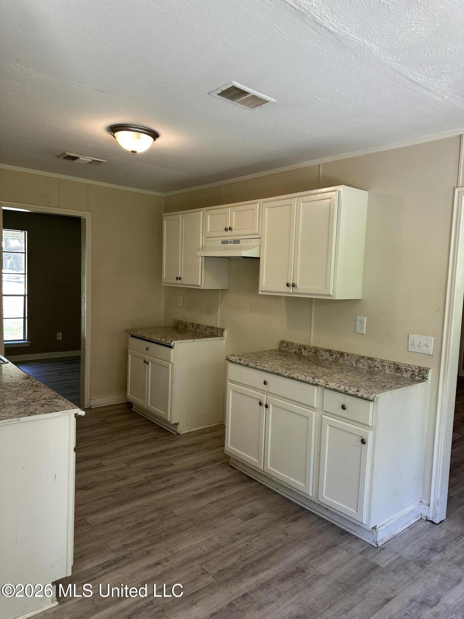 2229 Scanlon Drive Jackson, MS 39204 - Photo 5 of 16 IMG_8285