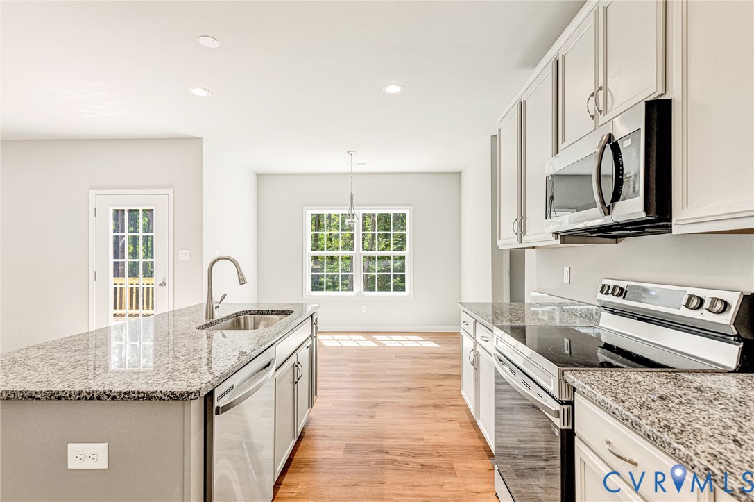 8355 Patrick Henry Boulevard Mechanicsville, VA 23116 - Photo 19 of 48 Kitchen and Dinette
