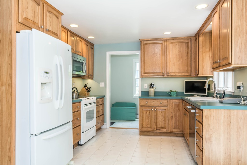 22 Milton Road Reading, MA 01867 - Photo 9 of 30 Gallery Image 9