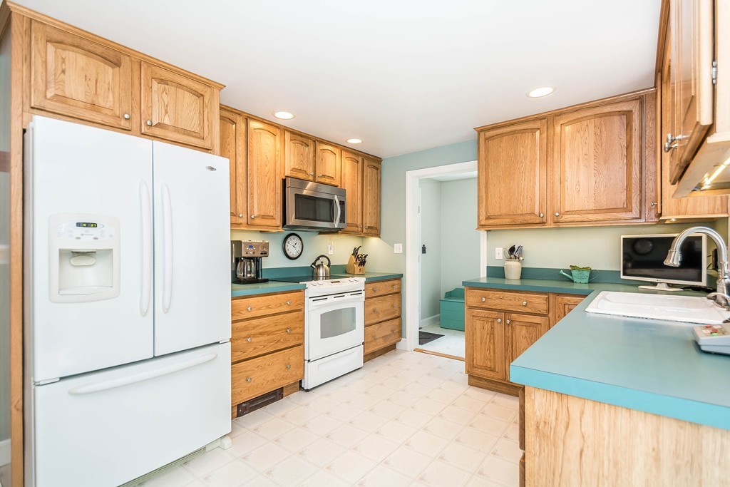 22 Milton Road Reading, MA 01867 - Photo 10 of 30 Gallery Image 10
