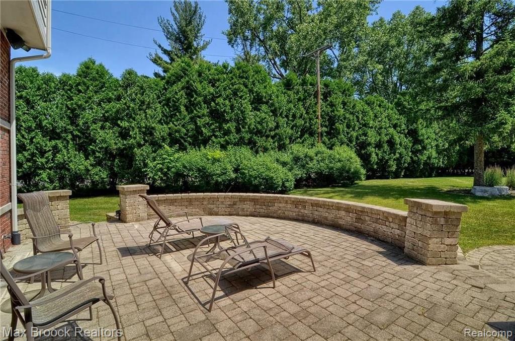 32250 Bingham Road Bingham Farms, MI 48025 - Photo 38 of 44