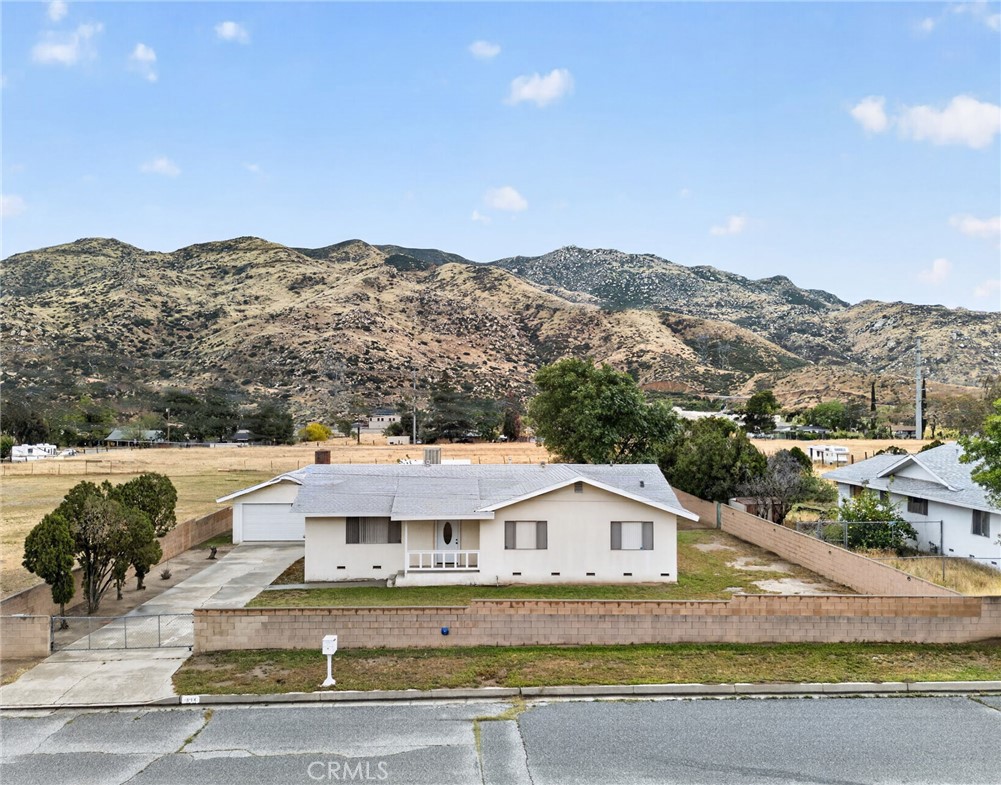 514 Victory Avenue Banning, CA 92220 - Photo 3 of 60